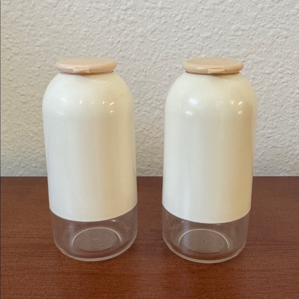 Vintage Tupperware Salt & Pepper Shakers Retro snap Lids 2314A-4 Camp RV Cabin
